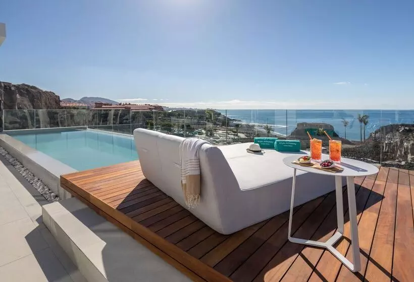 ホテル Royal Hideaway Corales Suites