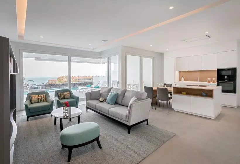 ホテル Royal Hideaway Corales Suites