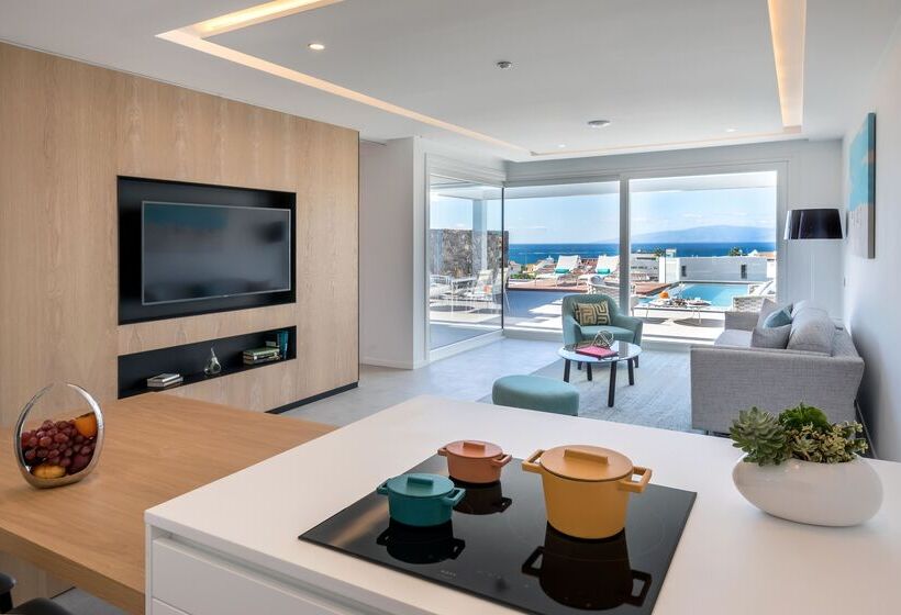 هتل Royal Hideaway Corales Suites