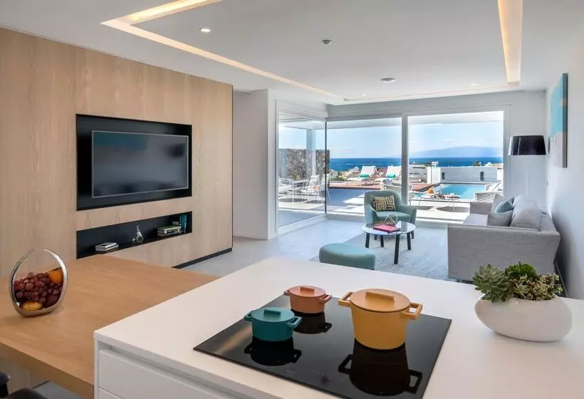 ホテル Royal Hideaway Corales Suites