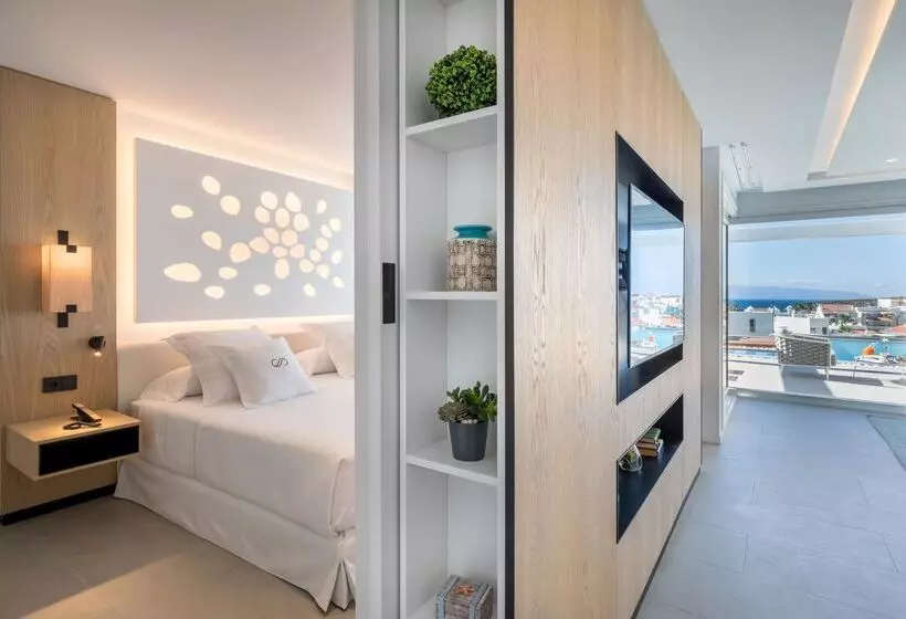 ホテル Royal Hideaway Corales Suites