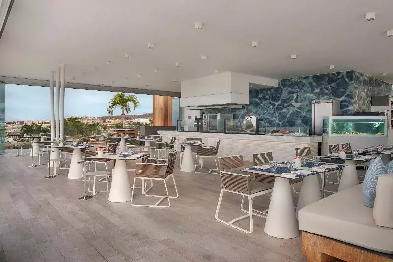 ホテル Royal Hideaway Corales Suites