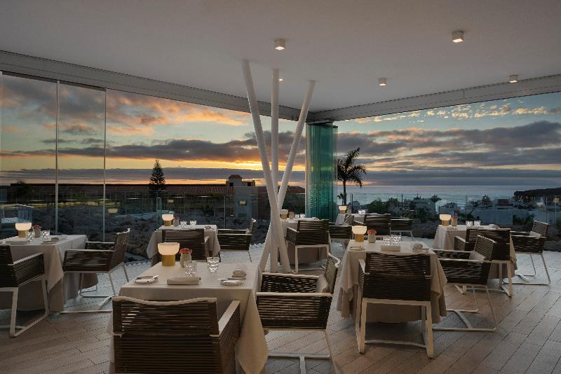 هتل Royal Hideaway Corales Suites