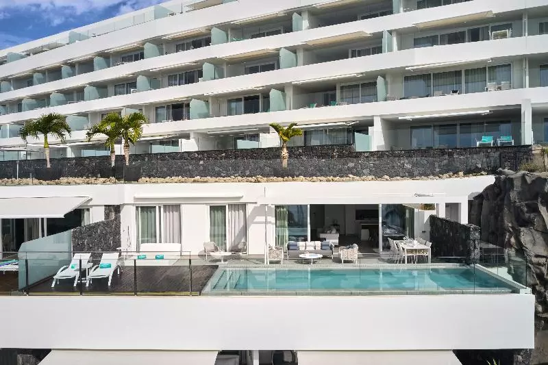 ホテル Royal Hideaway Corales Suites