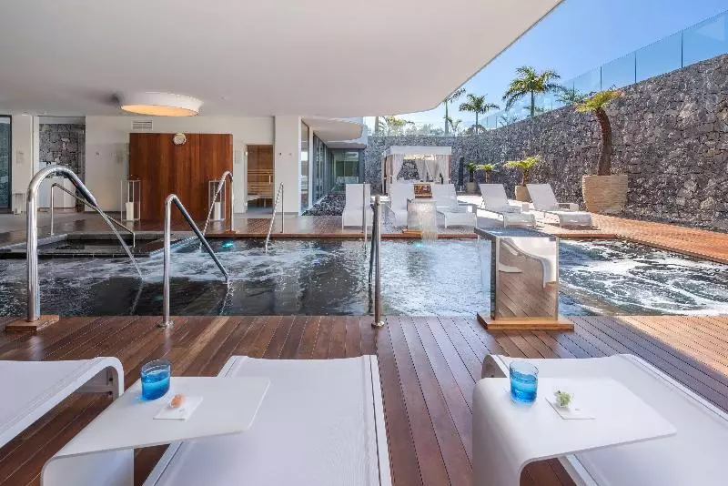 ホテル Royal Hideaway Corales Suites