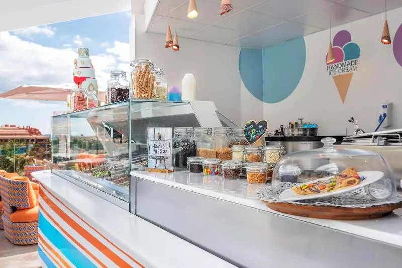 ホテル Royal Hideaway Corales Suites