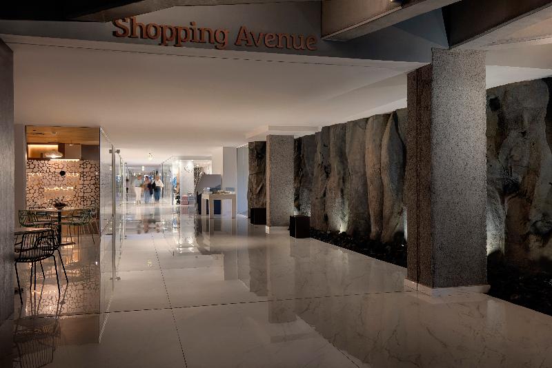 هتل Royal Hideaway Corales Suites