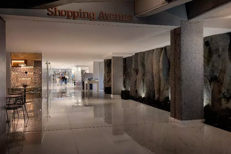 ホテル Royal Hideaway Corales Suites