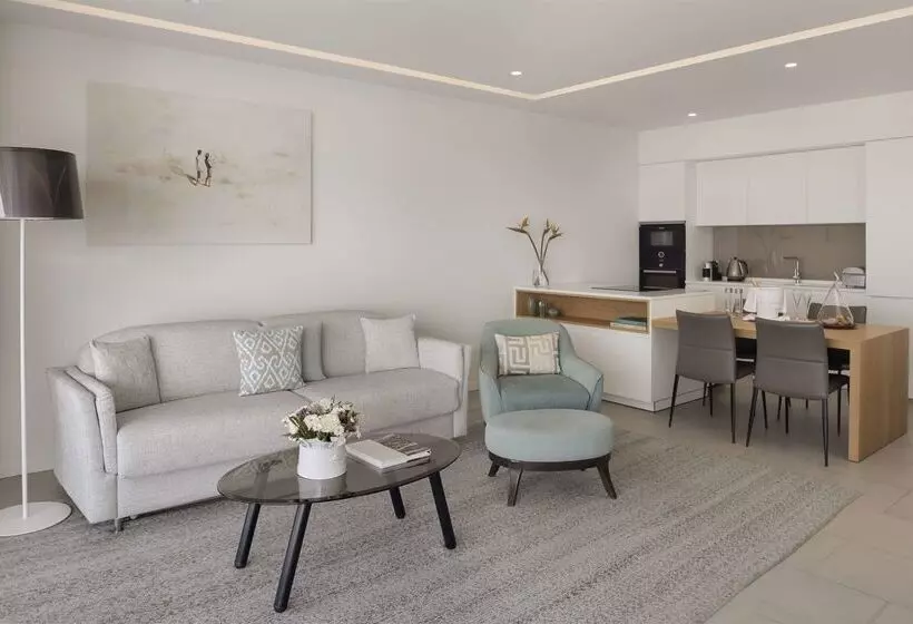 ホテル Royal Hideaway Corales Suites