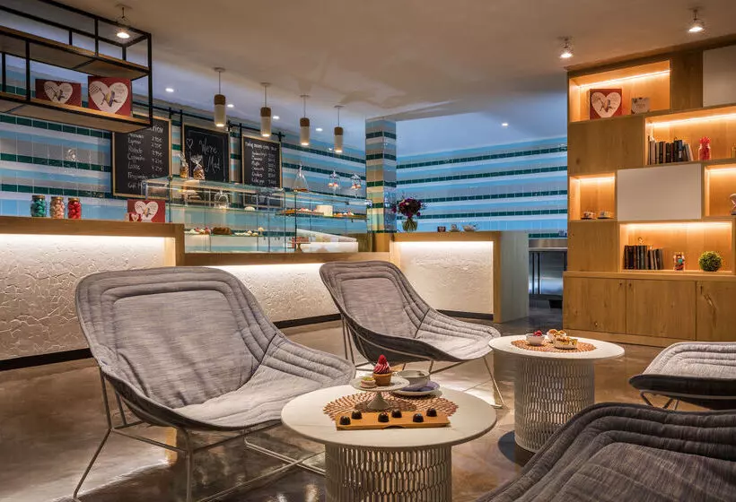 ホテル Royal Hideaway Corales Suites