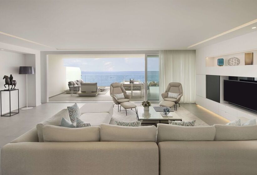 هتل Royal Hideaway Corales Suites