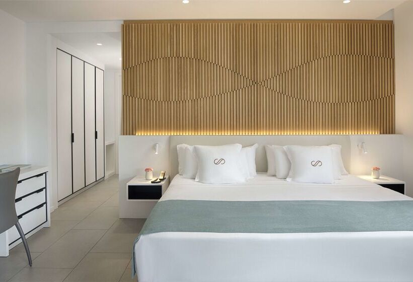 هتل Royal Hideaway Corales Suites