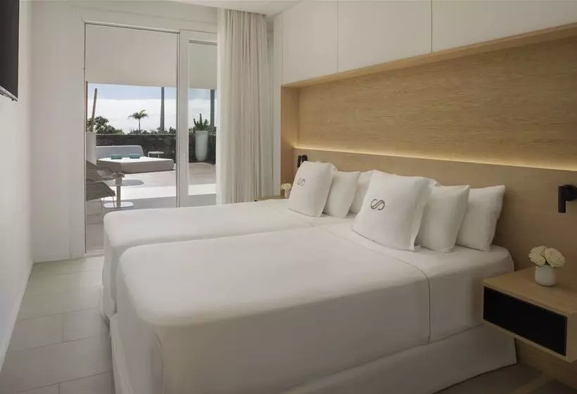 ホテル Royal Hideaway Corales Suites