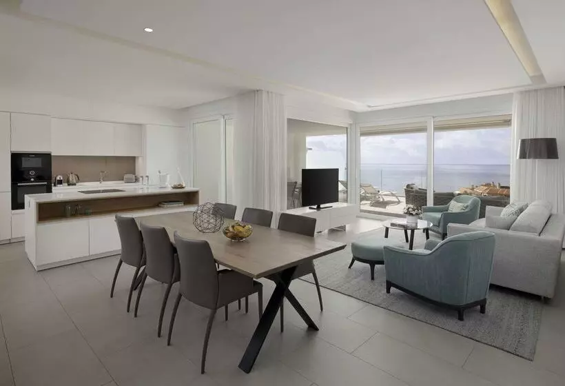 ホテル Royal Hideaway Corales Suites