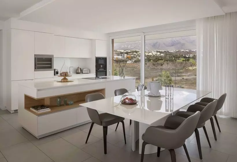 ホテル Royal Hideaway Corales Suites