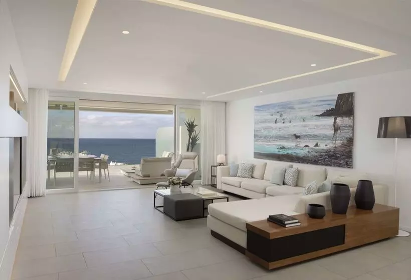 ホテル Royal Hideaway Corales Suites