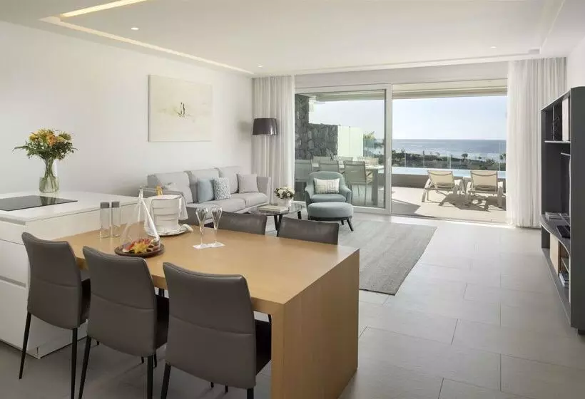 ホテル Royal Hideaway Corales Suites