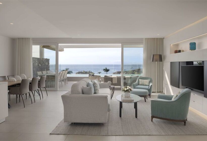 هتل Royal Hideaway Corales Suites