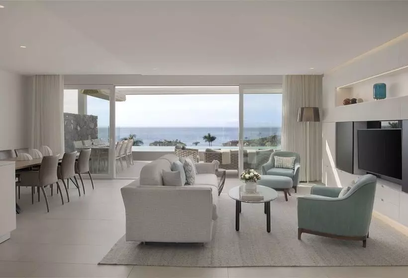 ホテル Royal Hideaway Corales Suites