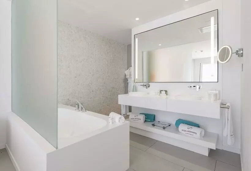 ホテル Royal Hideaway Corales Suites