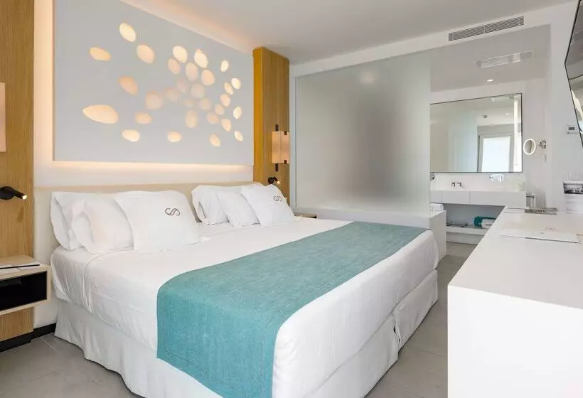 ホテル Royal Hideaway Corales Suites