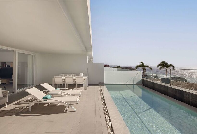 هتل Royal Hideaway Corales Suites