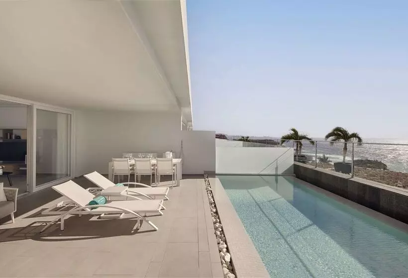 ホテル Royal Hideaway Corales Suites