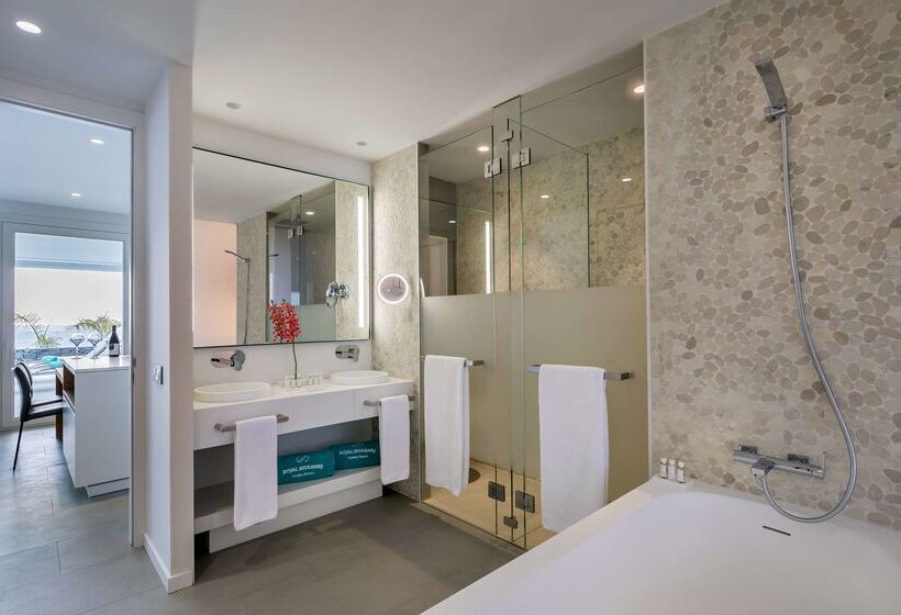 هتل Royal Hideaway Corales Suites