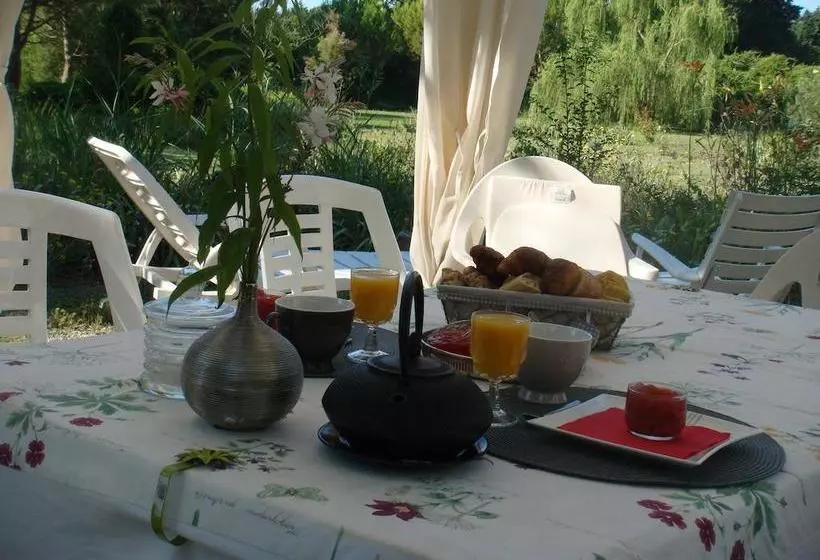 Aamiaismajoitus (B&B) Le Mas D'hermès