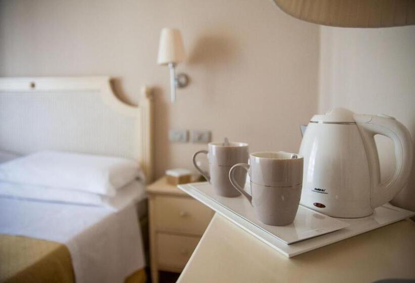 Отель Dei Fiori Restaurant Meeting & Spa