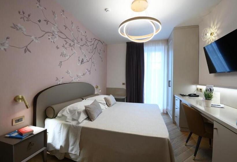 Отель Dei Fiori Restaurant Meeting & Spa