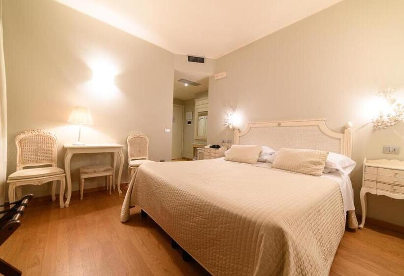 Отель Dei Fiori Restaurant Meeting & Spa