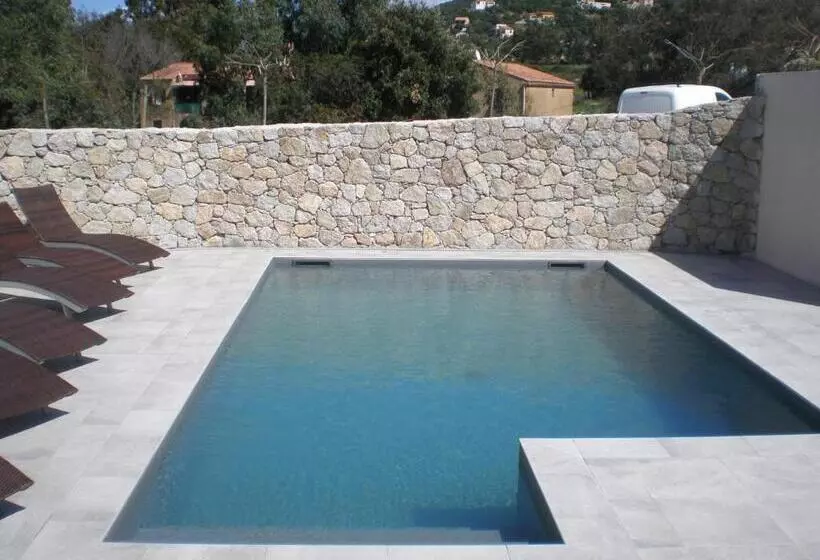 Hotelli Hôtel L'alivu