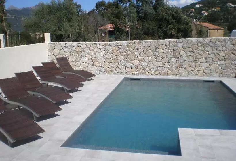 Hotelli Hôtel L'alivu