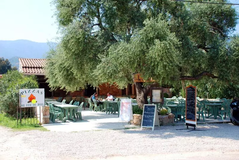 Hotelli Hôtel L'alivu