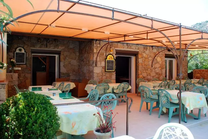 Hotelli Hôtel L'alivu