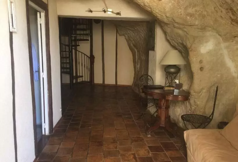 Hotelli Logis Demeure De La Vignole