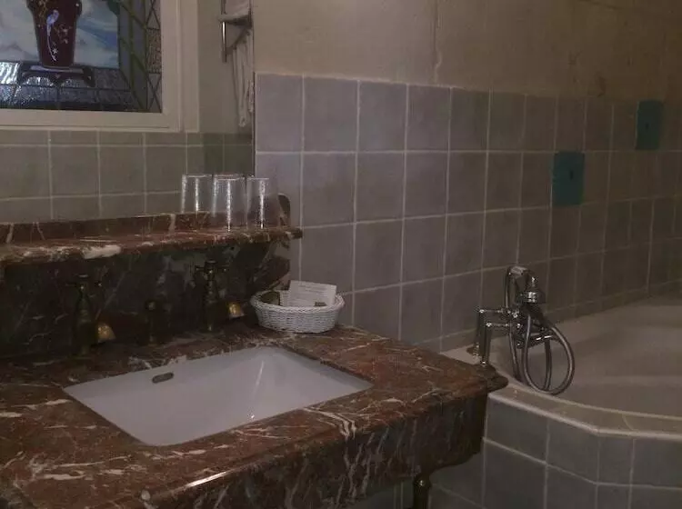 Hotelli Logis Demeure De La Vignole