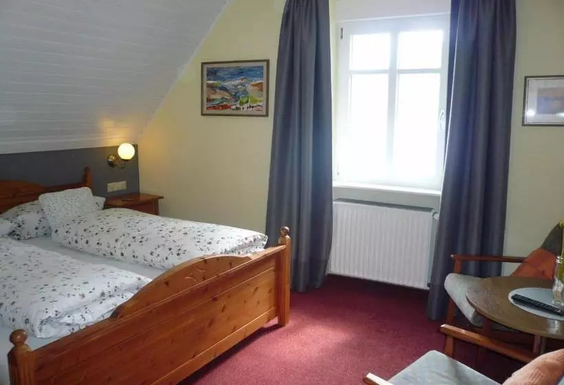 ホテル Mosel Landhaus B&b