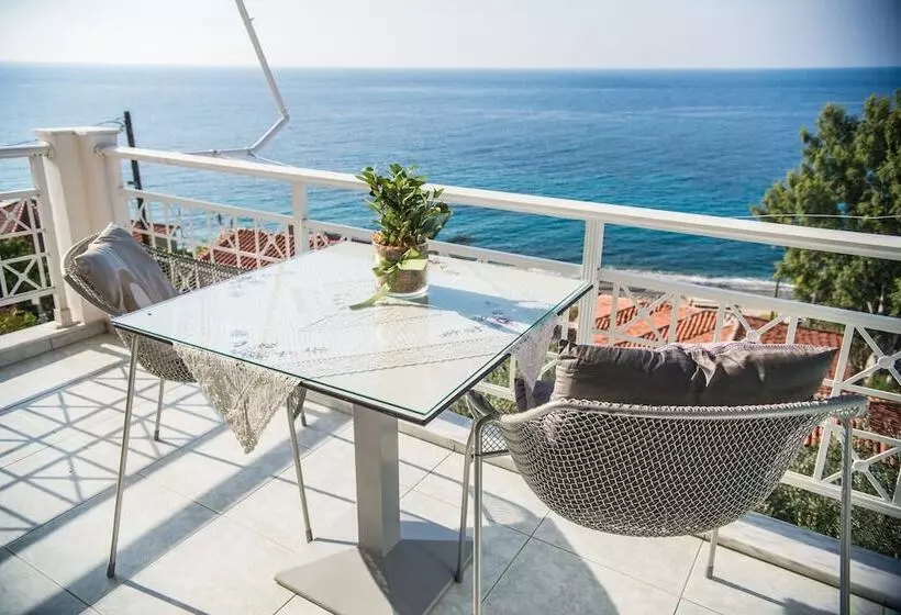 Maria Plomari Apartments