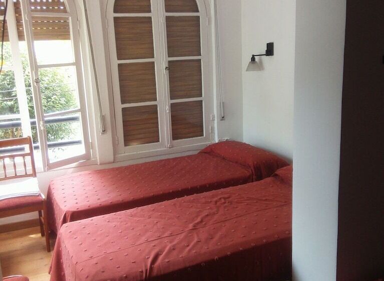 Albergue El Peregrín Hostel