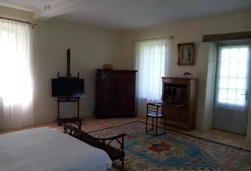 Aamiaismajoitus (B&B) Chateau De Champdolent