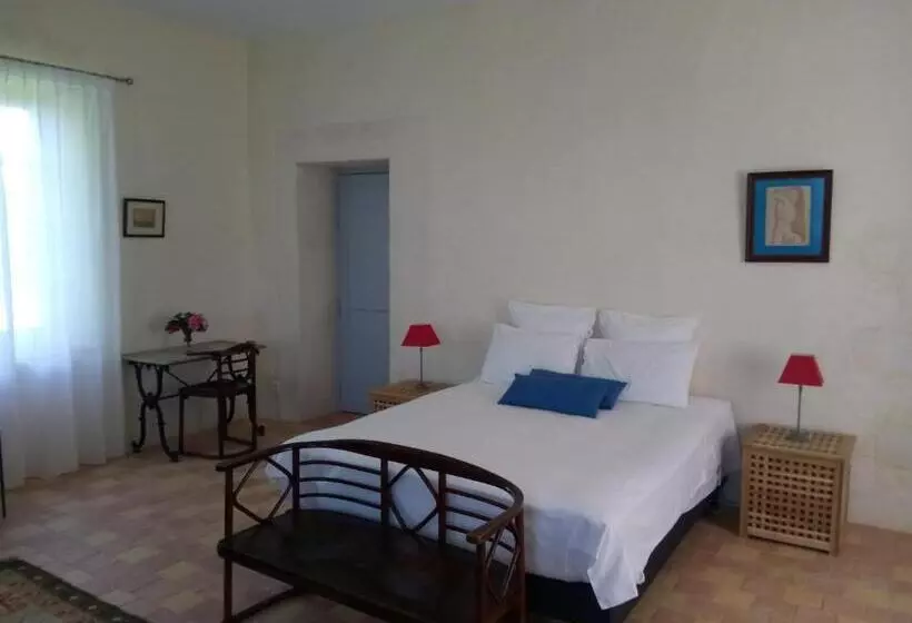 Aamiaismajoitus (B&B) Chateau De Champdolent