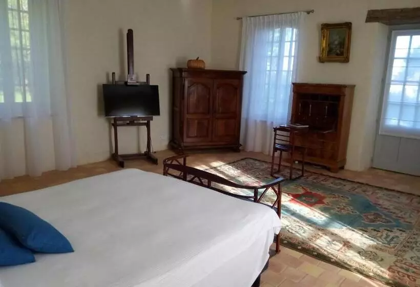 Aamiaismajoitus (B&B) Chateau De Champdolent