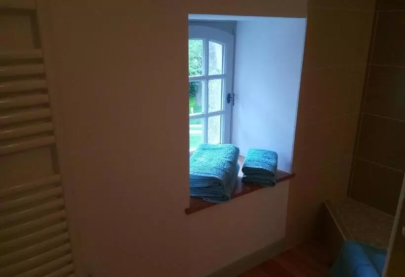 Aamiaismajoitus (B&B) Chateau De Champdolent