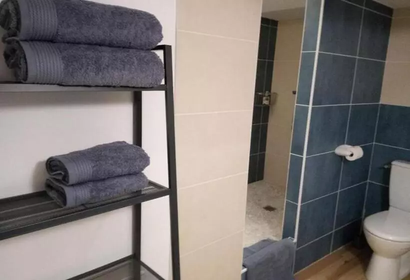 Aamiaismajoitus (B&B) Chateau De Champdolent