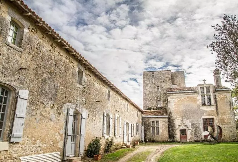 Aamiaismajoitus (B&B) Chateau De Champdolent