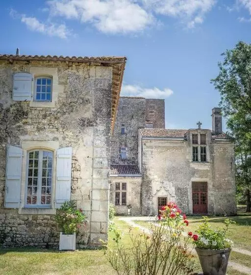 Aamiaismajoitus (B&B) Chateau De Champdolent