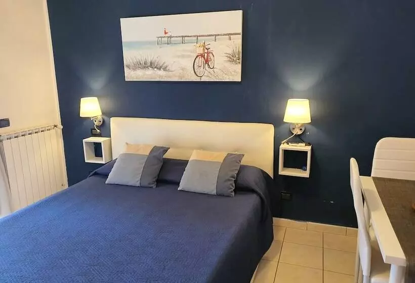 تختخواب و صبحانه Guest House Brezza Marina