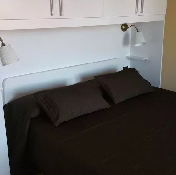تختخواب و صبحانه Guest House Brezza Marina